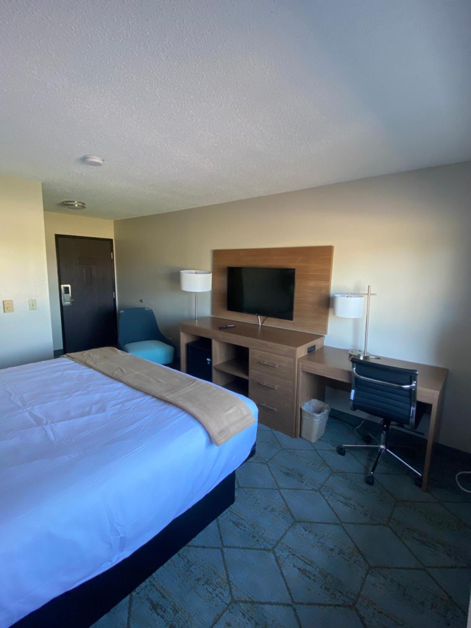Hotel Baymont By Wyndham Oshkosh Airport Exteriér fotografie