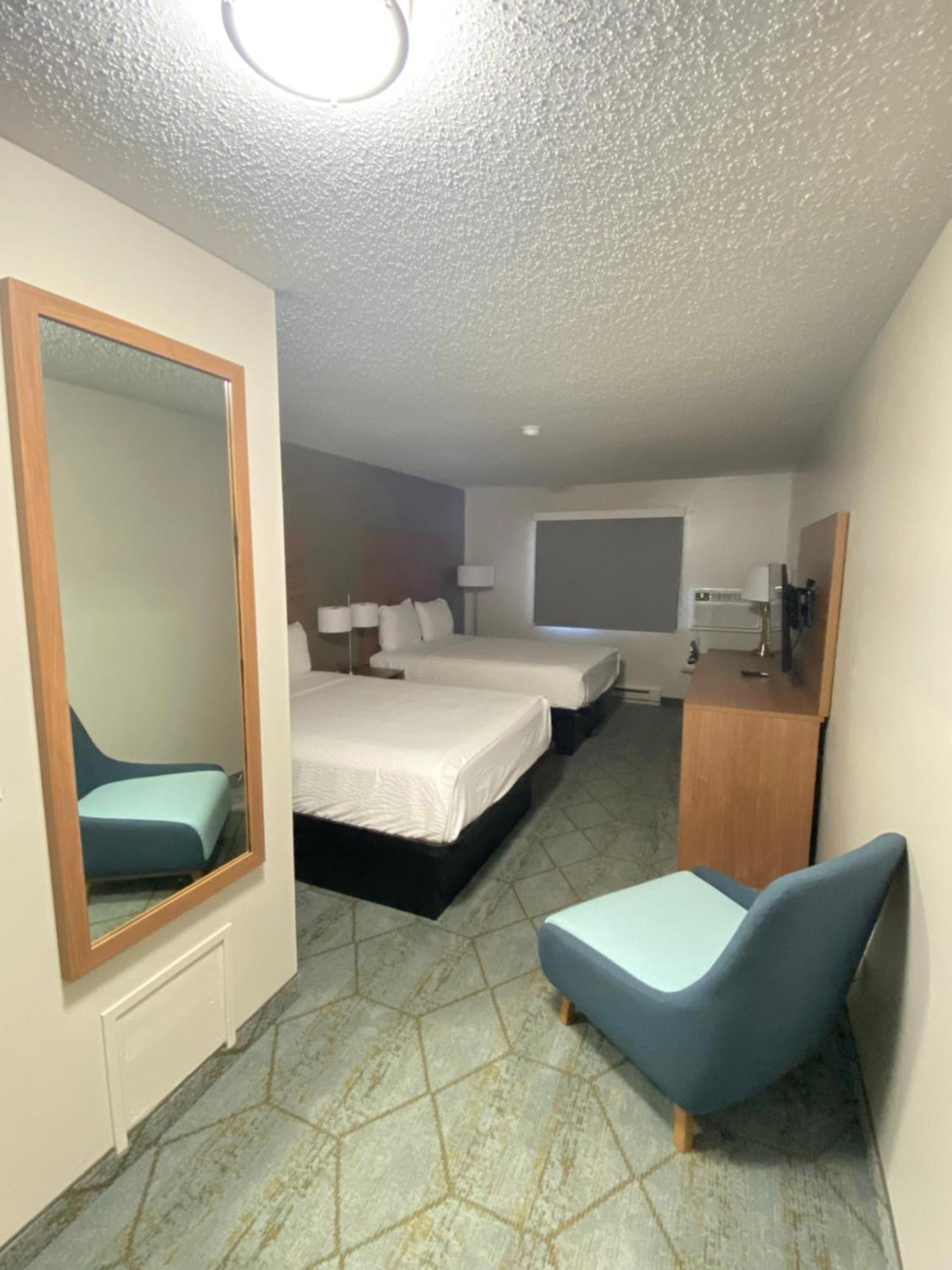 Hotel Baymont By Wyndham Oshkosh Airport Exteriér fotografie