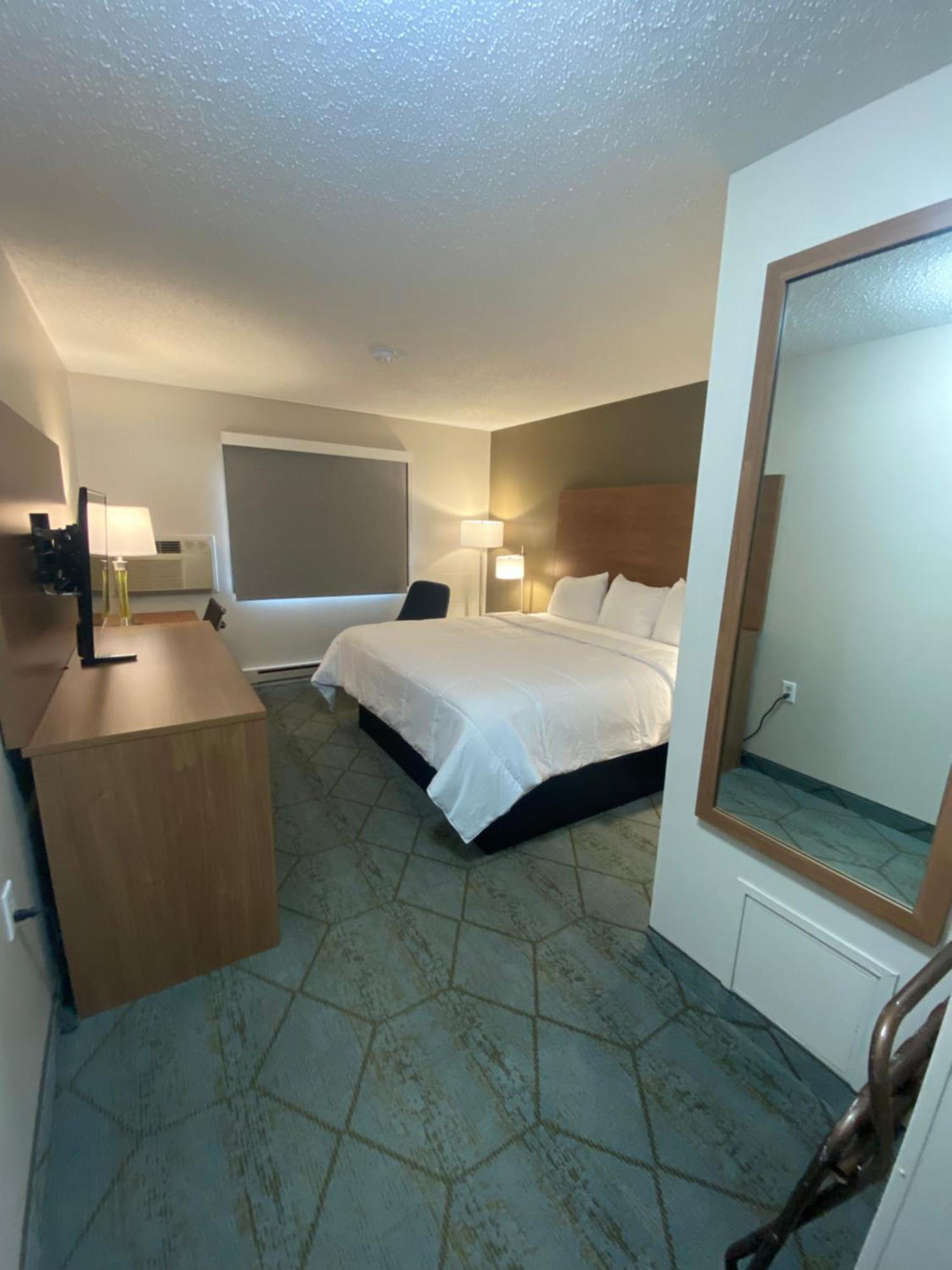 Hotel Baymont By Wyndham Oshkosh Airport Exteriér fotografie