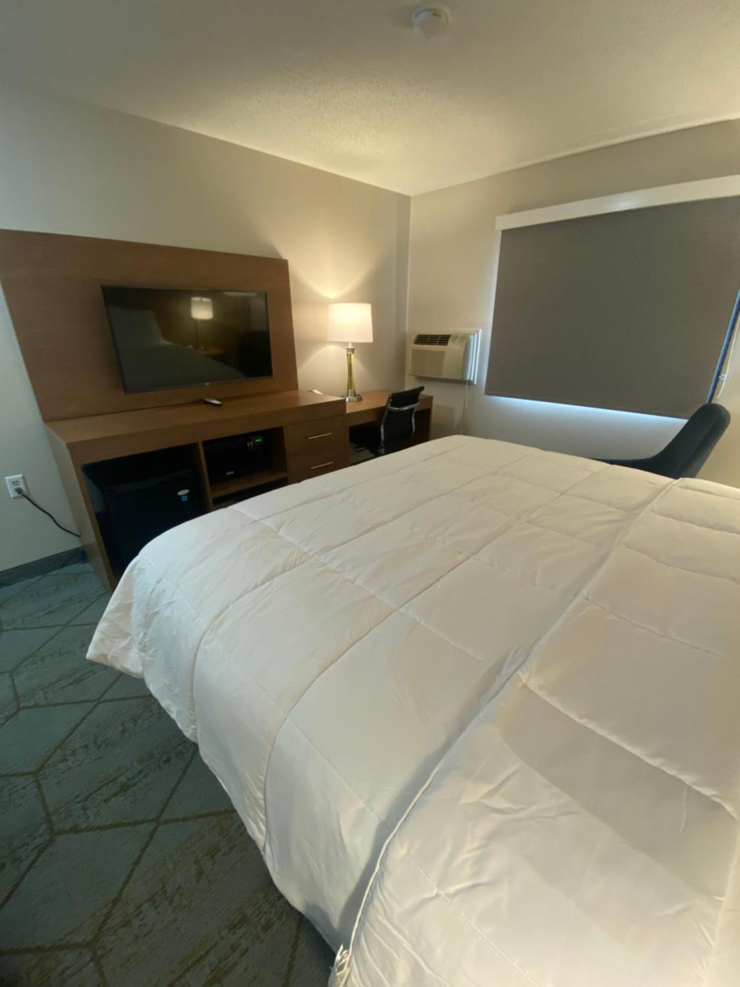 Hotel Baymont By Wyndham Oshkosh Airport Exteriér fotografie