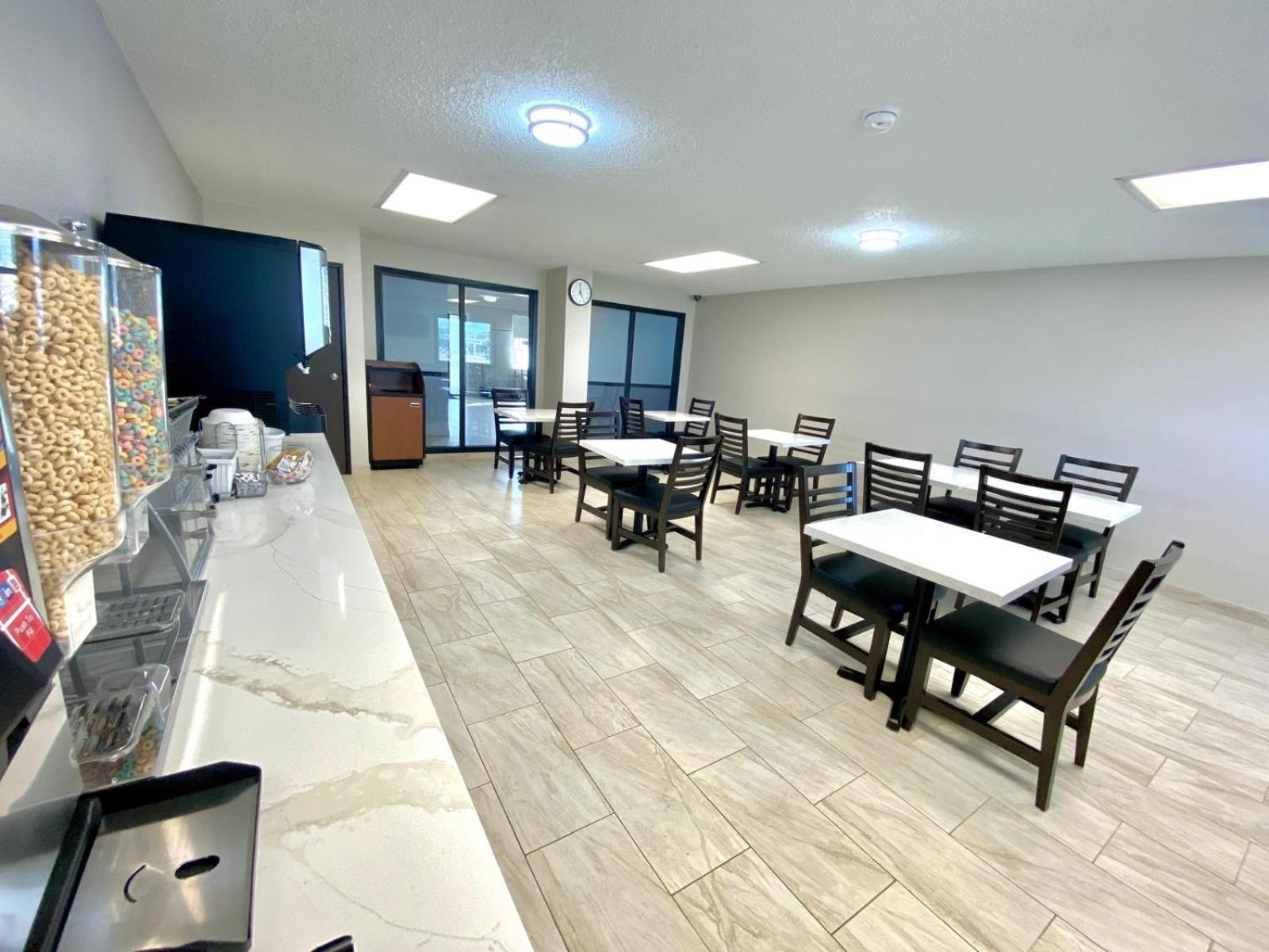 Hotel Baymont By Wyndham Oshkosh Airport Exteriér fotografie